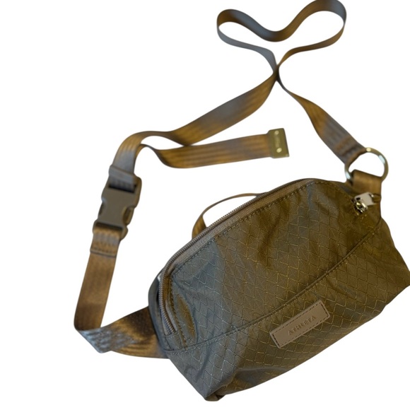 ✨ ATHLETA Waist / Belt Bag – NWT – t / Neutral Taupe ✨ - Picture 1 of 5